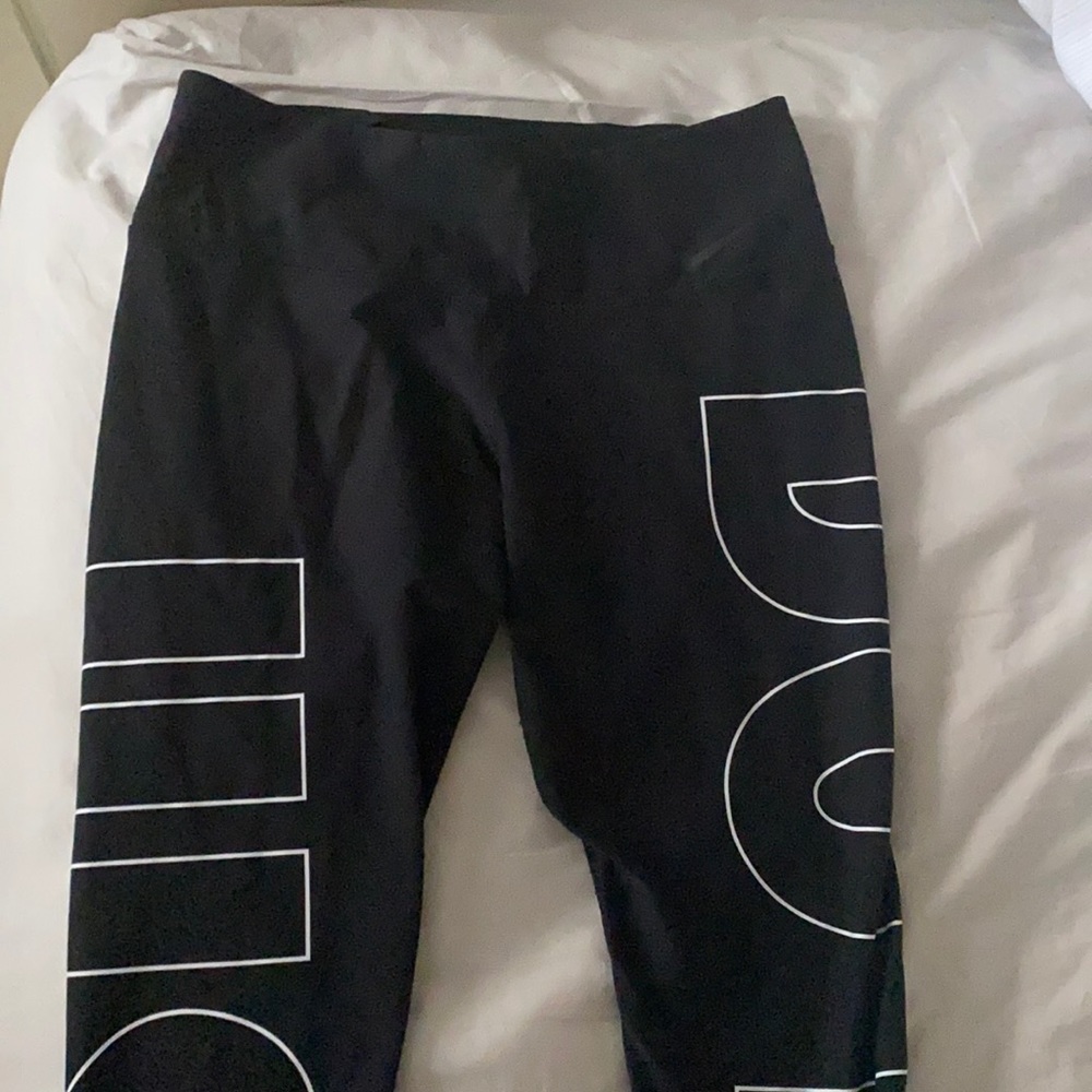 BRAND NEW NIKE YOGA DRI-FIT LEGGINGS